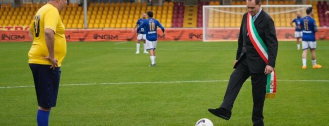 Partita della solidarietà, i consiglieri Lauro e Farese: “è stata una bella giornata di sport nel segno della beneficenza”