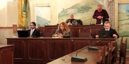 Airola, l’opposizione all’attacco: “strutture permanenti selvagge, il Comune dia spiegazioni”