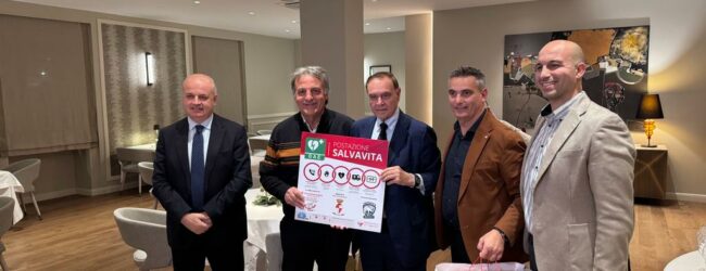 Un defibrillatore salva la vita. La Miwa Cestistica ne fa dono al Comune