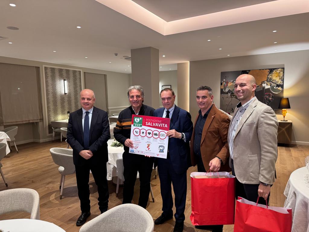 Un defibrillatore salva la vita. La Miwa Cestistica ne fa dono al Comune