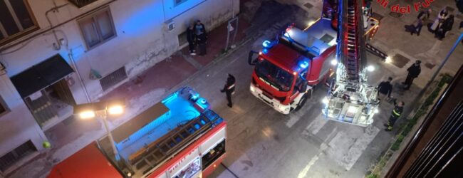 Baiano| Incendio nella notte in un appartamento: famiglia in salvo, evacuato palazzo