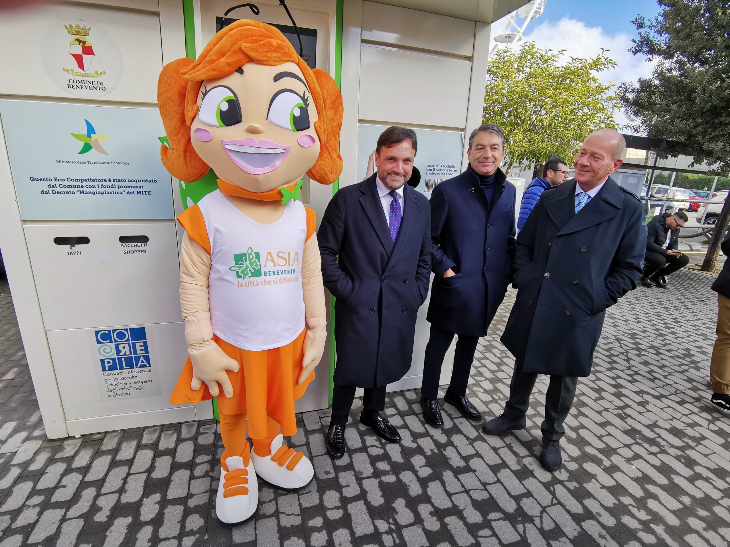 Benevento, inaugurata la macchina Mangiaplastica. L’assessore Rosa: “Sinonimo di civiltà”