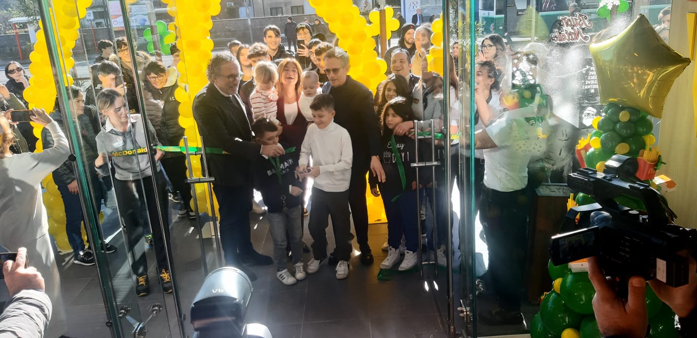 Avellino| Inaugurata la galleria commerciale dell’autostazione Air, Acconcia: dopo il McDonald’s, presto tante altre attività