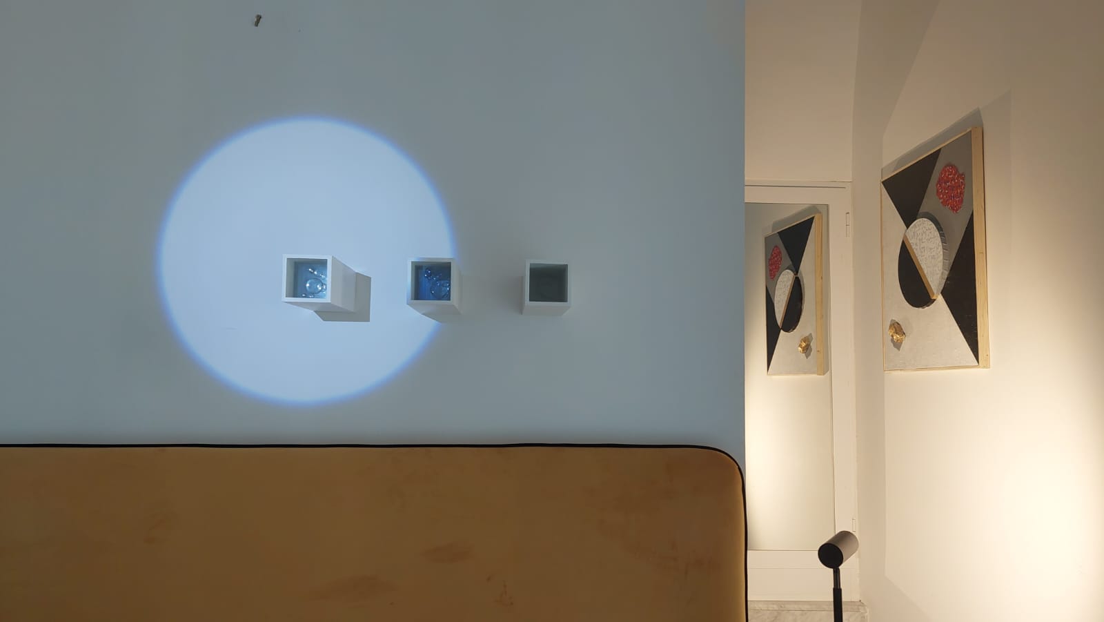 Il 17 dicembre inaugurazione della mostra “Guardando la luna” con gli artisti Peppe Leone e Max Coppeta