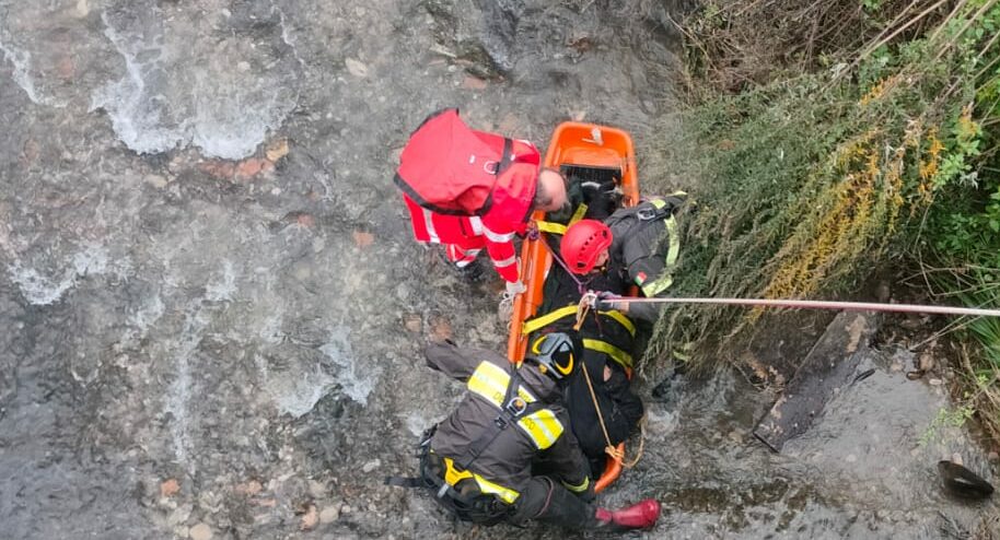 Trovato uomo nel fiume Sabato in gravi condizioni