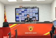 Benevento, Andreoletti: “Le vicende extracalcio non ci distrarranno da una partita bella da giocare. Non temo l’ambiente calcio, contro la Juve Stabia per capire di che pasta siamo fatti”