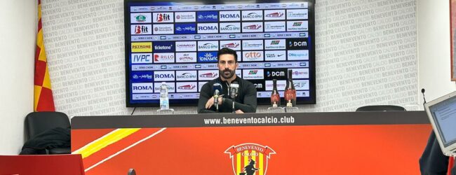 Benevento, Andreoletti: “Le vicende extracalcio non ci distrarranno da una partita bella da giocare. Non temo l’ambiente calcio, contro la Juve Stabia per capire di che pasta siamo fatti”