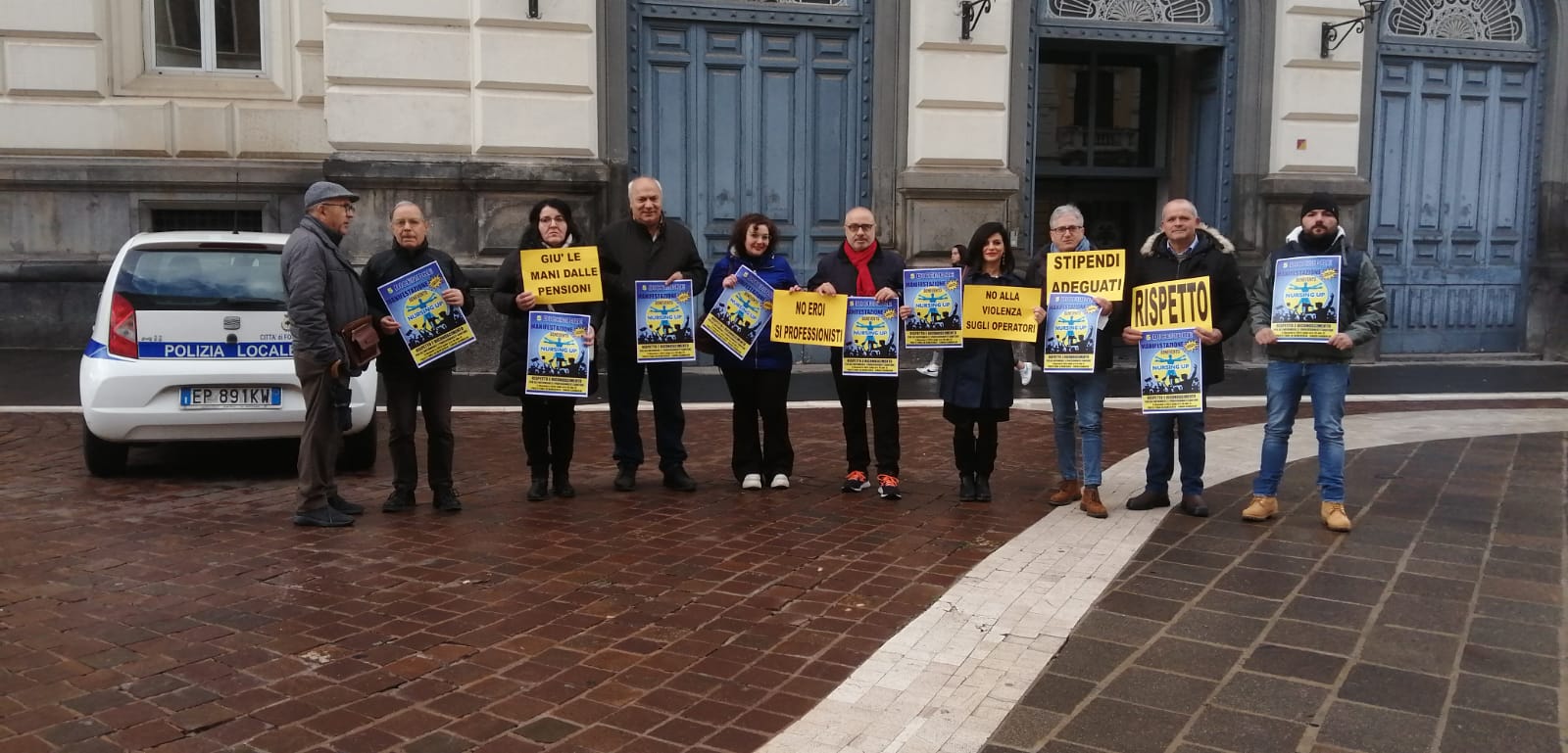 Benevento, protestano gli infermieri: “Da eroi a ultimi della classe”