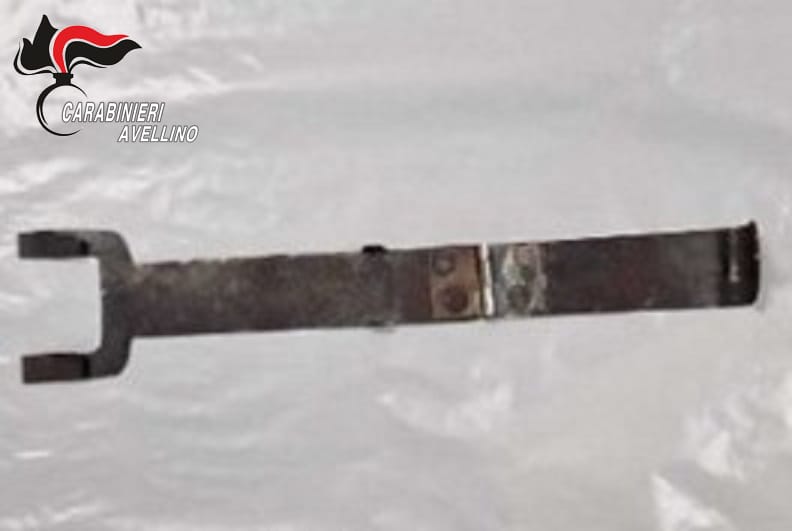 Montoro, ignoti inseriscono “forchetta” all’interno di uno sportello automatico: intervengono i carabinieri