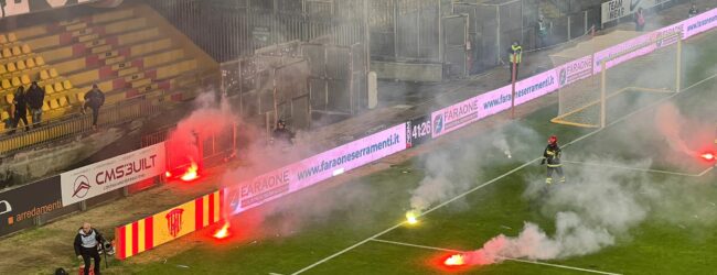 Derby, un turno di squalifica per la Curva Sud dell’Avellino. Ammenda anche per il Benevento