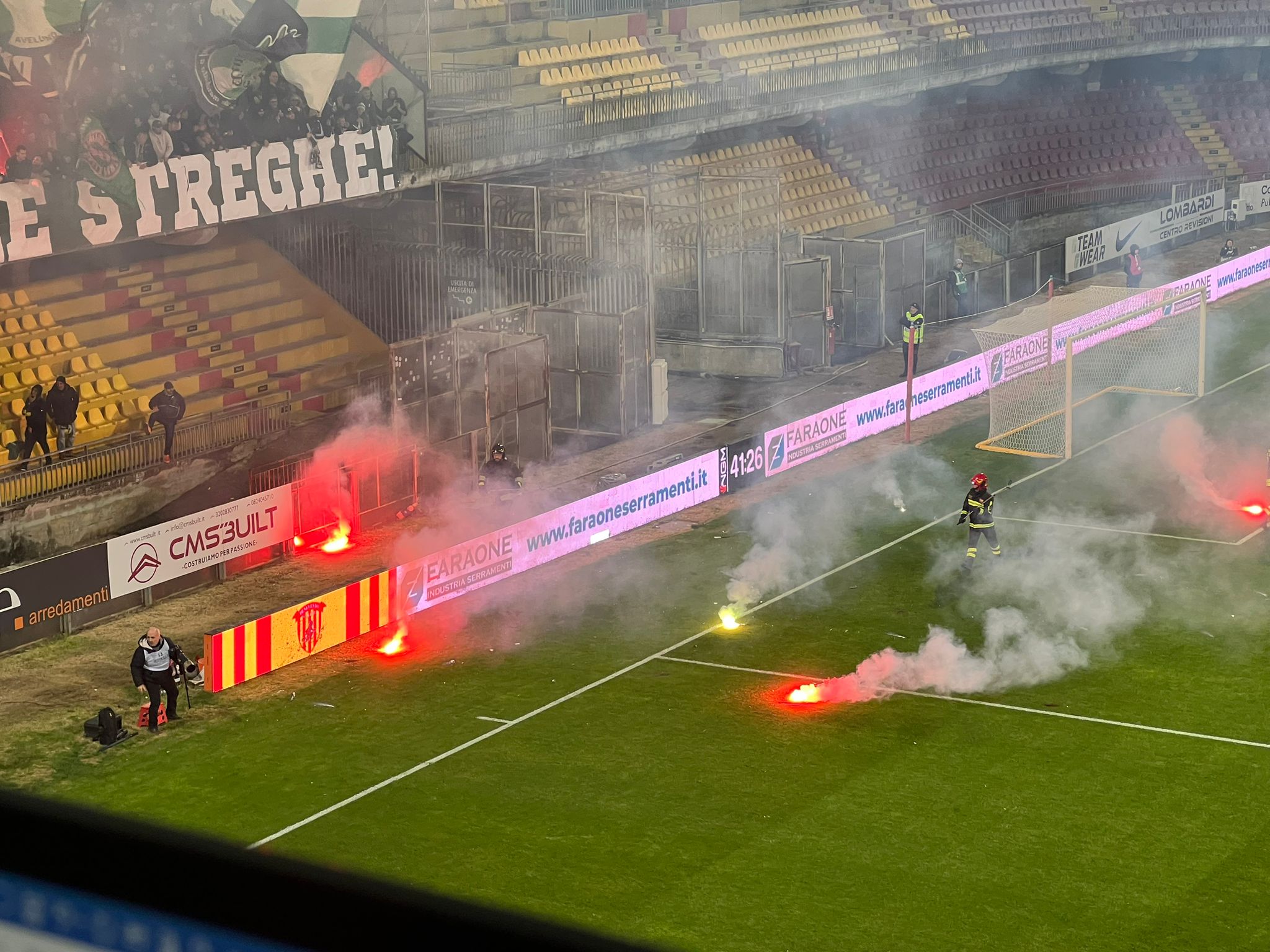 Derby, un turno di squalifica per la Curva Sud dell’Avellino. Ammenda anche per il Benevento