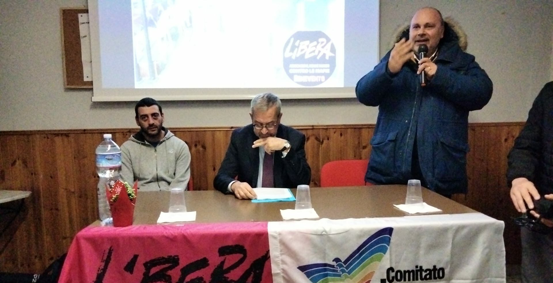Facciamo un pacco, la camorra c’è e va isolata