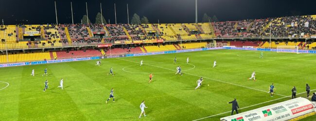 Benevento-Catania: 0-4. La foto dell’anno nero della Strega. Episodi arbitrali e due espulsioni, i giallorossi crollano