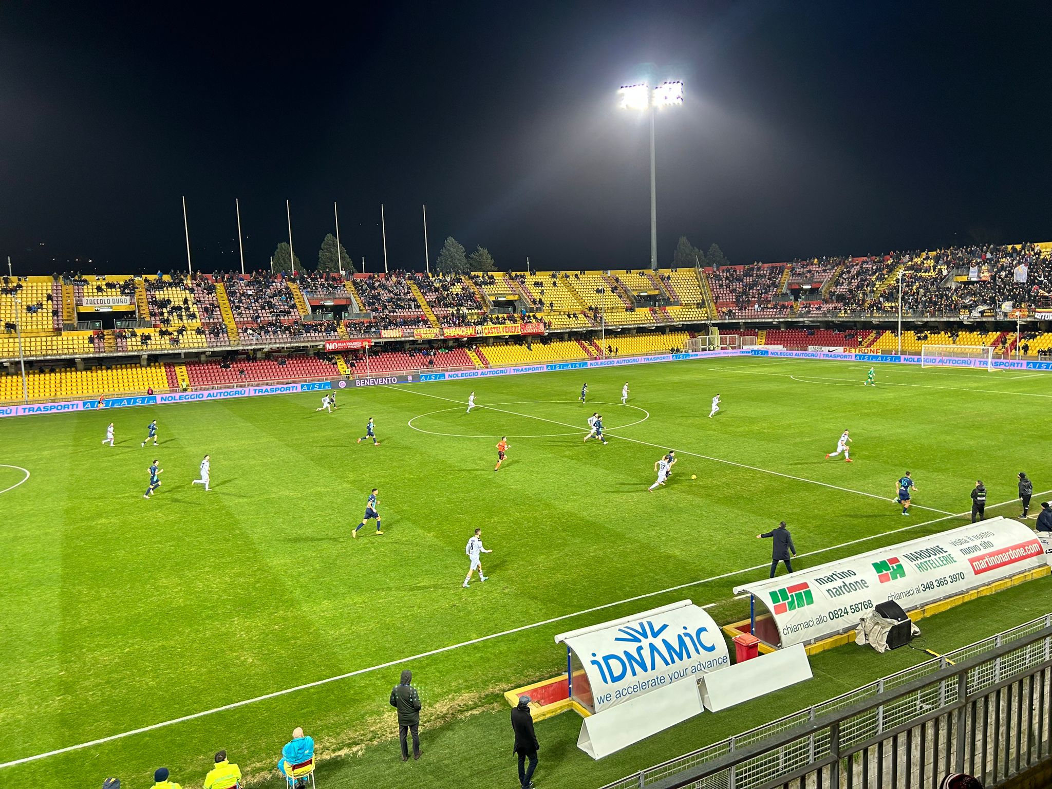 Benevento-Catania: 0-4. La foto dell’anno nero della Strega. Episodi arbitrali e due espulsioni, i giallorossi crollano