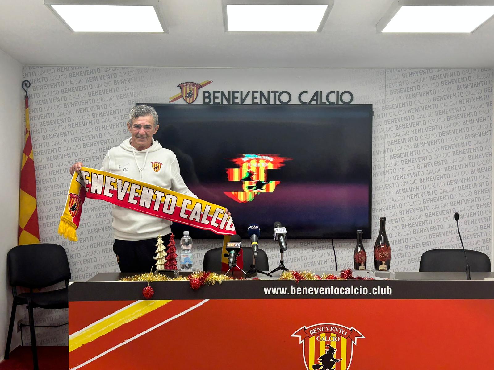 Benevento, Auteri: “Mi sono emozionato alla chiamata di Vigorito. Questa squadra ha qualità, ritroveremo il senso di appartenenza”