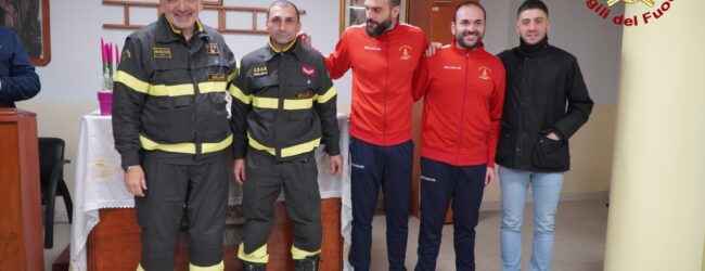 Avellino| Precetto Natalizio al Comando dei Vigili del Fuoco, Bellizzi premia i podisti meglio piazzati al 30° Campionato nazionale