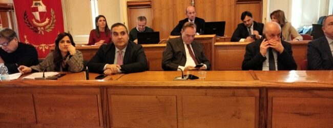 Debiti, la maggioranza cala l’atto di indirizzo