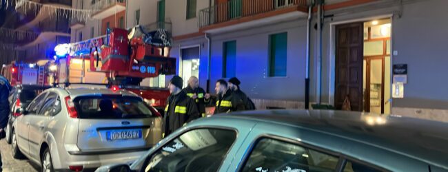 Avellino| Donna piegata sulla ringhiera del balcone, salvata da pompieri e polizia