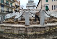 Lavori di ripulitura per la Fontana delle Catene