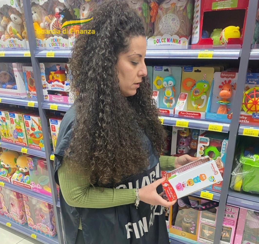 Mercogliano| La Guardia di Finanza sequestra quasi 90mila giocattoli non conformi