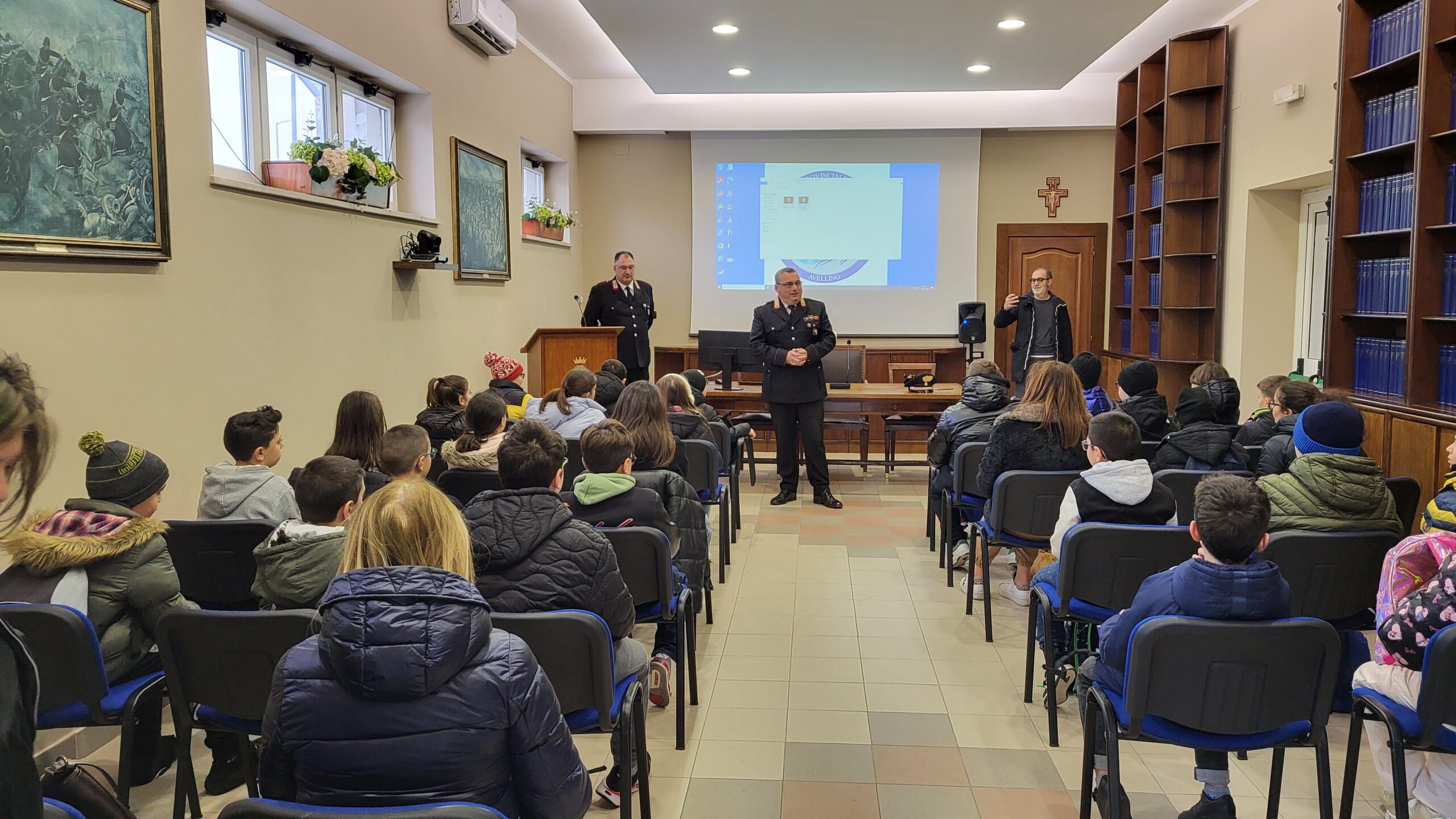 Gli alunni dell’Istituto Comprensivo Statale “Elodia Botto Picella” di Contrada in visita al Comando Provinciale Carabinieri
