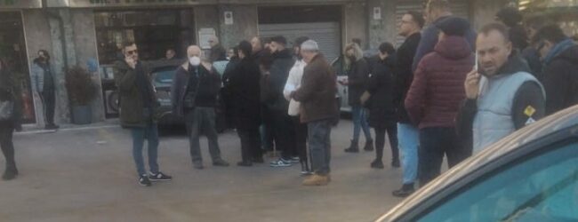 File davanti all’unica farmacia di turno, Mastella scrive all’Asl e all’Ordine dei Farmacisti