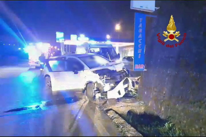 Pratola Serra| Auto sbanda all’altezza della Fca, morta 62enne alla guida