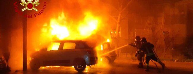 Avellino| Incendio nella notte a Rione Parco, evacuate 3 famiglie degli alloggi popolari. Sul posto anche Festa