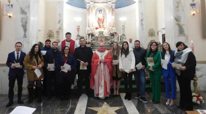 L’Arcivescovo di Benevento nella Chiesa di San Giovanni di Ceppaloni ha officiato la Santa Messa impartendo il Sacramento della Cresima