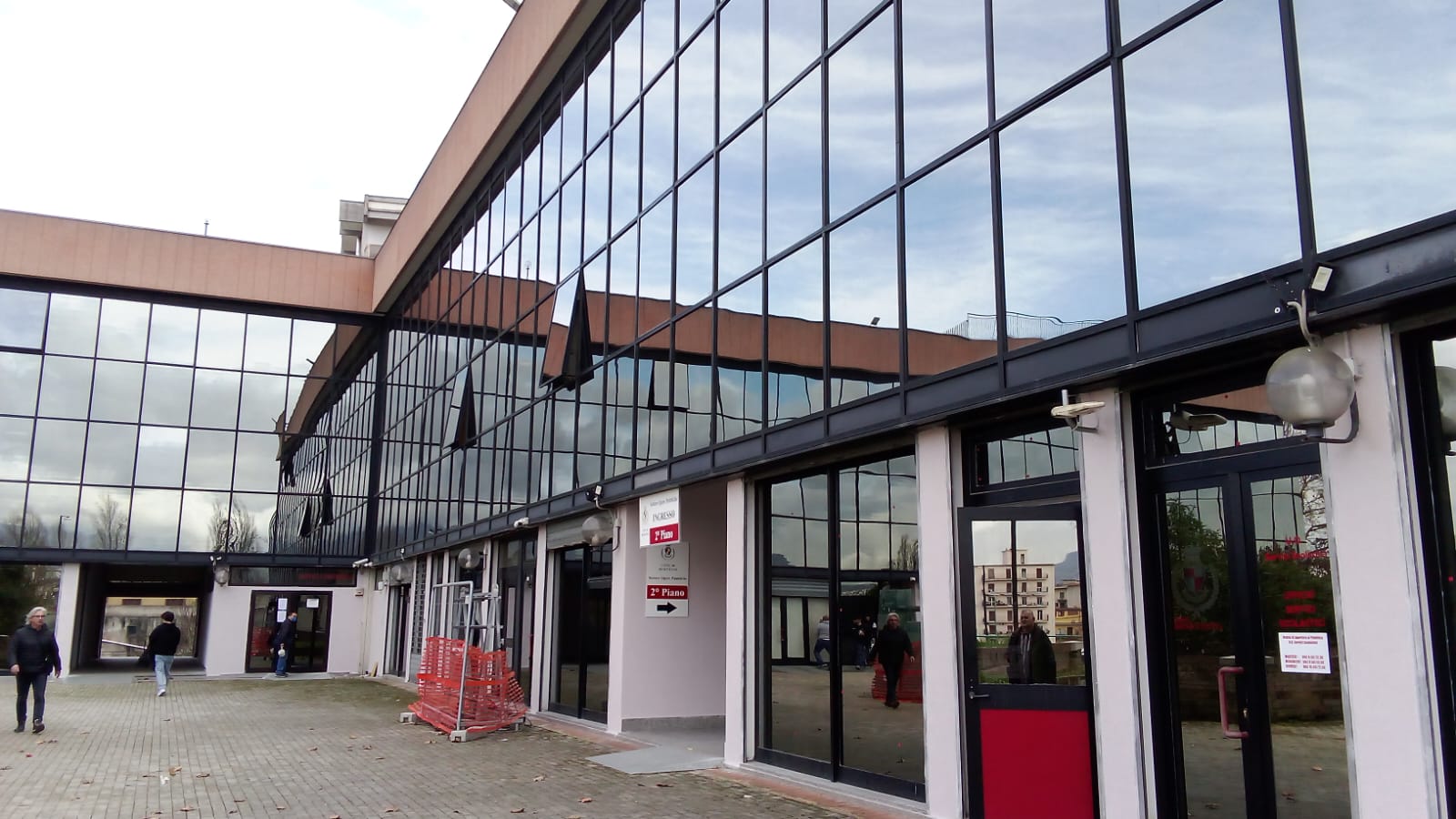 Confsal: lavori di straordinaria manutenzione agli ingressi degli uffici comunali del Megaparcheggio