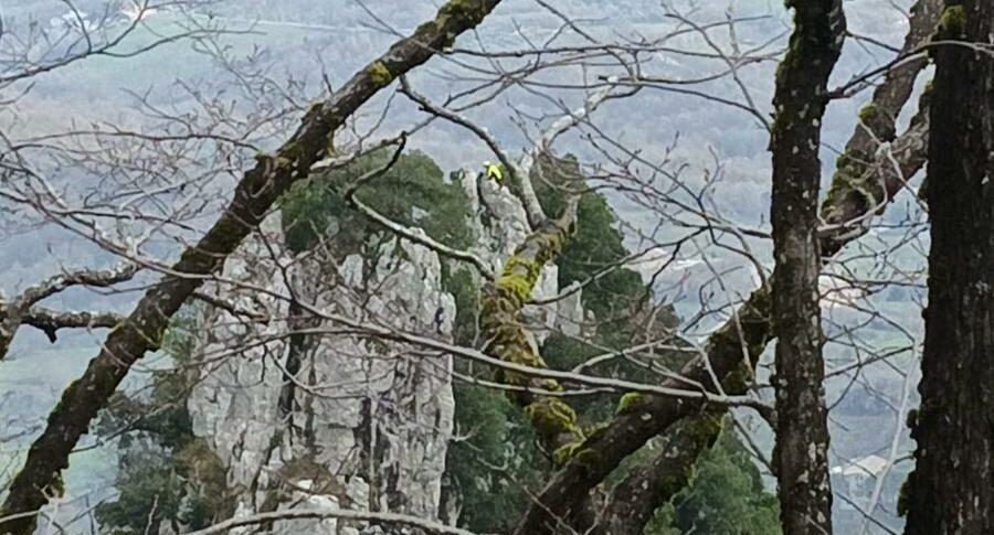Sant’Angelo a Scala, cerca di raggiungere il proprio cane ma resta bloccato tra le rocce: salvato dal Soccorso Alpino e Speleologico
