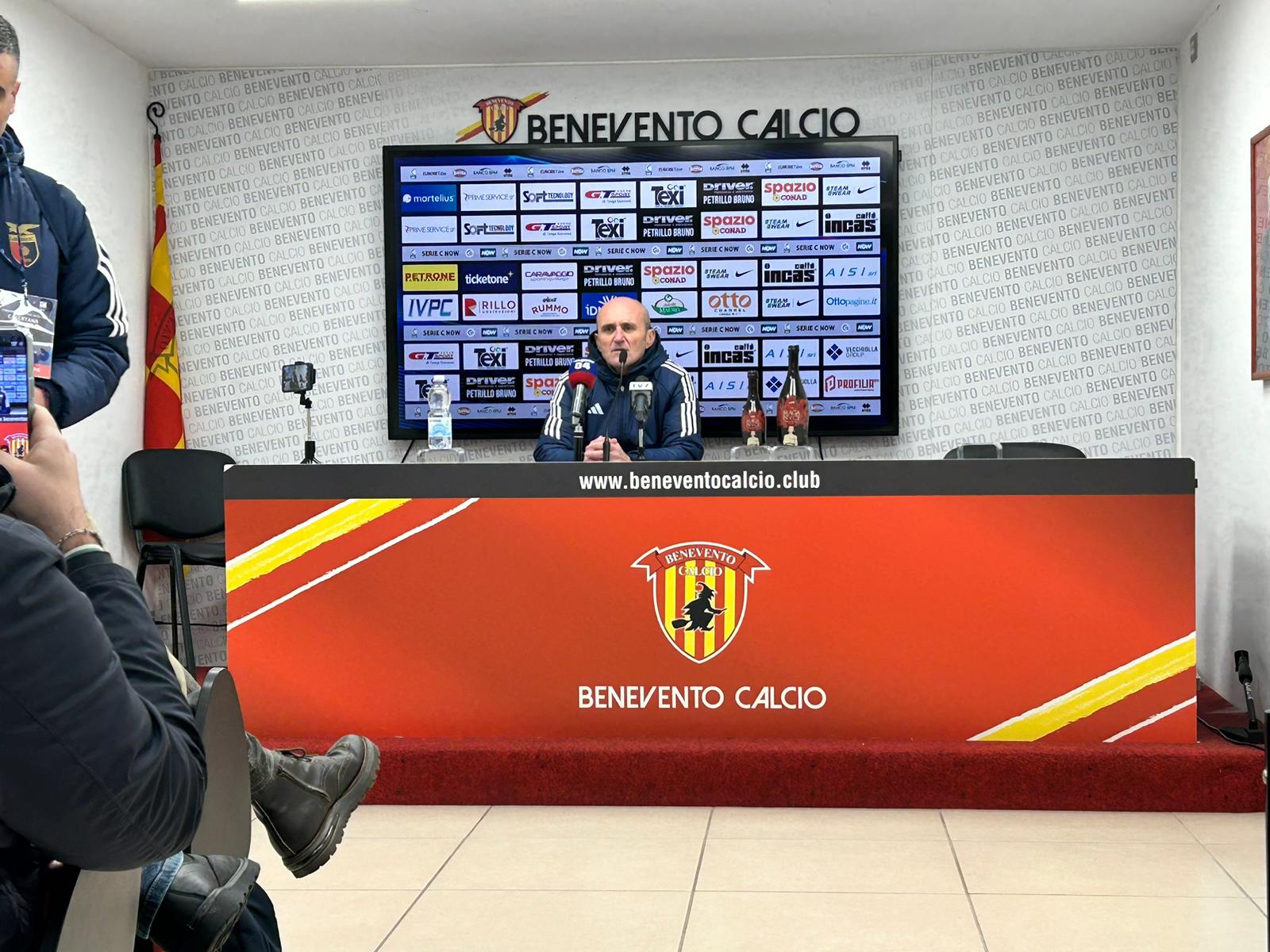 Casertana, Cangelosi: “Tutti piangono, stavolta parlo anche io: decisioni arbitrali sbagliate”