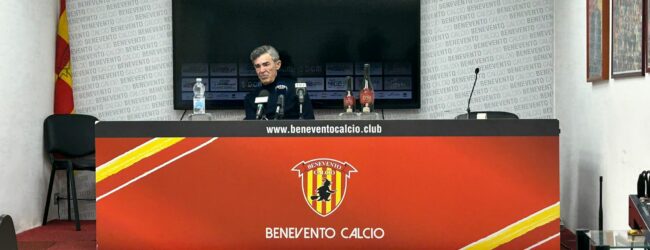 Benevento, Auteri: “Se non sei squadra ne vinci poche. Vedo una crescita, rispetto i tifosi e dobbiamo essere noi ad invertire la tendenza”