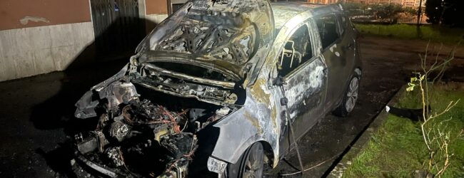 Auto in fiamme a San Giorgio del Sannio, si indaga