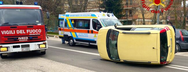 Avellino| Auto sbanda e si ribalta, donna ferita trasportata al Moscati