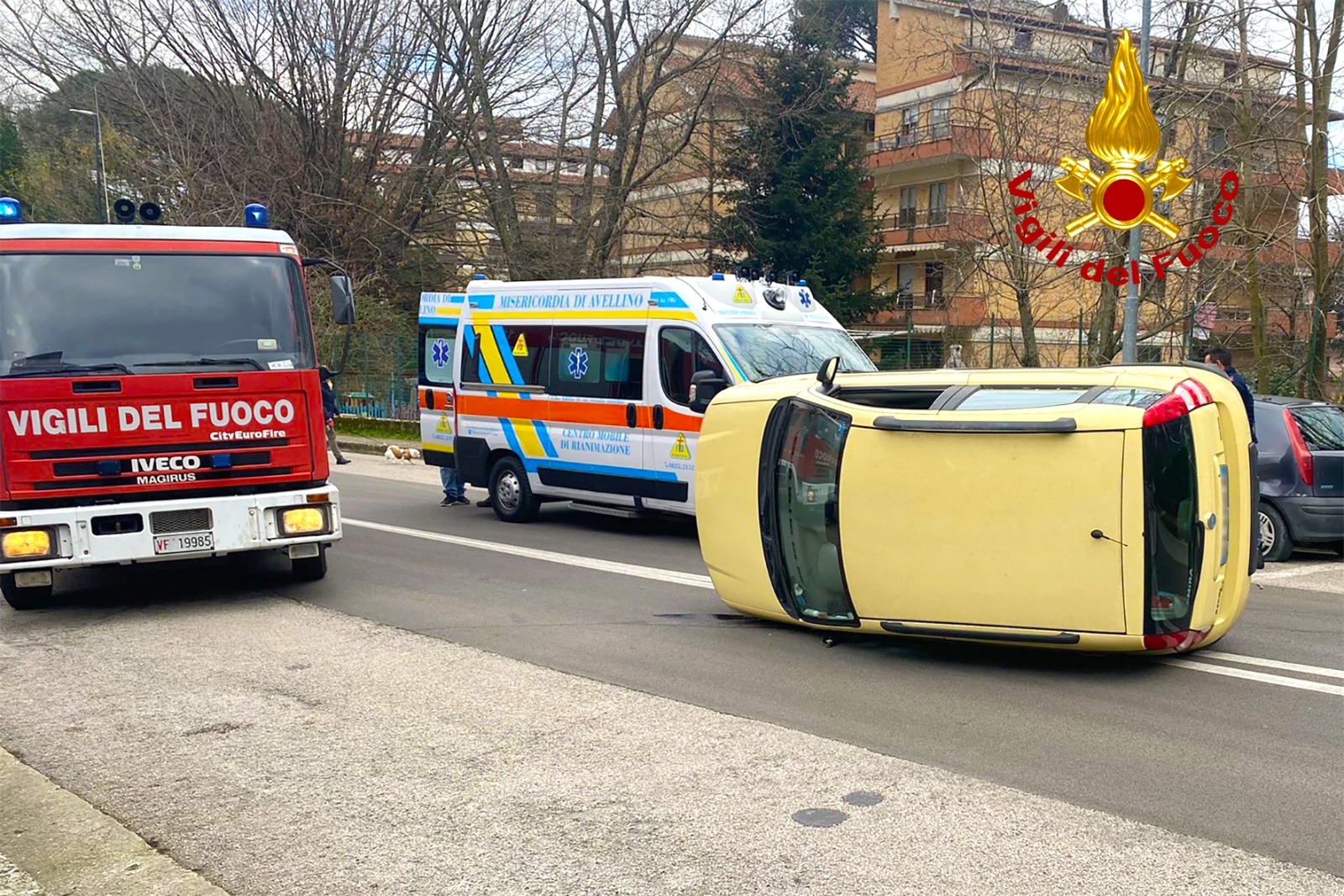 Avellino| Auto sbanda e si ribalta, donna ferita trasportata al Moscati