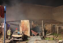 Airola, incendio in un deposito: in fiamme attrezzature e automezzi