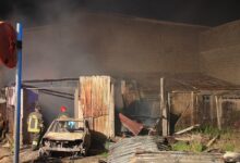 Airola, incendio in un deposito: in fiamme attrezzature e automezzi