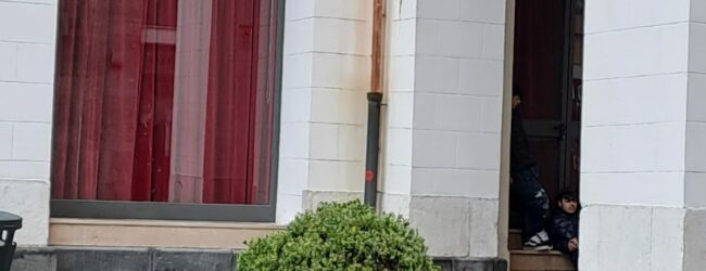 Completate le canaline di scarico dell’acqua del Teatro Comunale