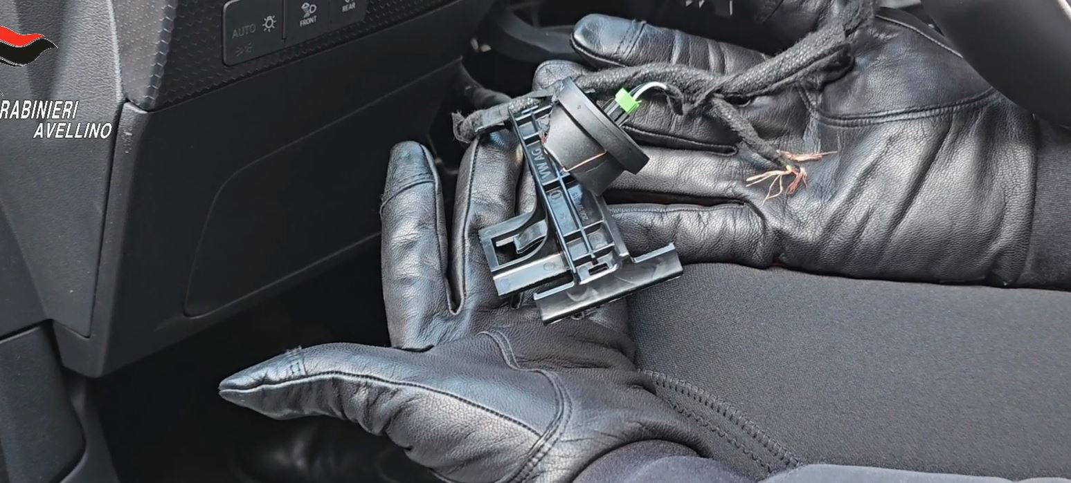 Avellino, furto di auto nella notte: arrestati in flagranza due giovani e denunciato un minorenne/ VIDEO