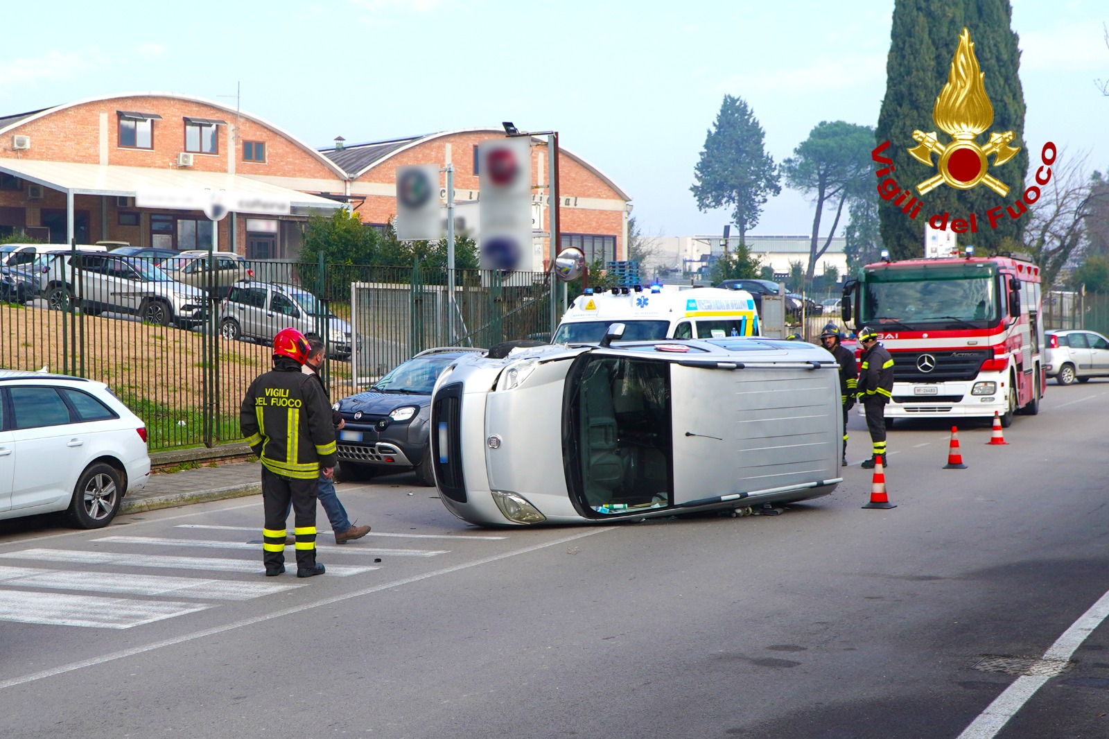 Avellino| Incidente tra due auto in via Pianodardine, uomo ferito trasportato al Moscati
