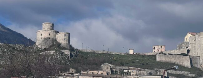 Montesarchio, domani scuole chiuse, verifiche tecniche sugli edifici scolastici: nessun danno