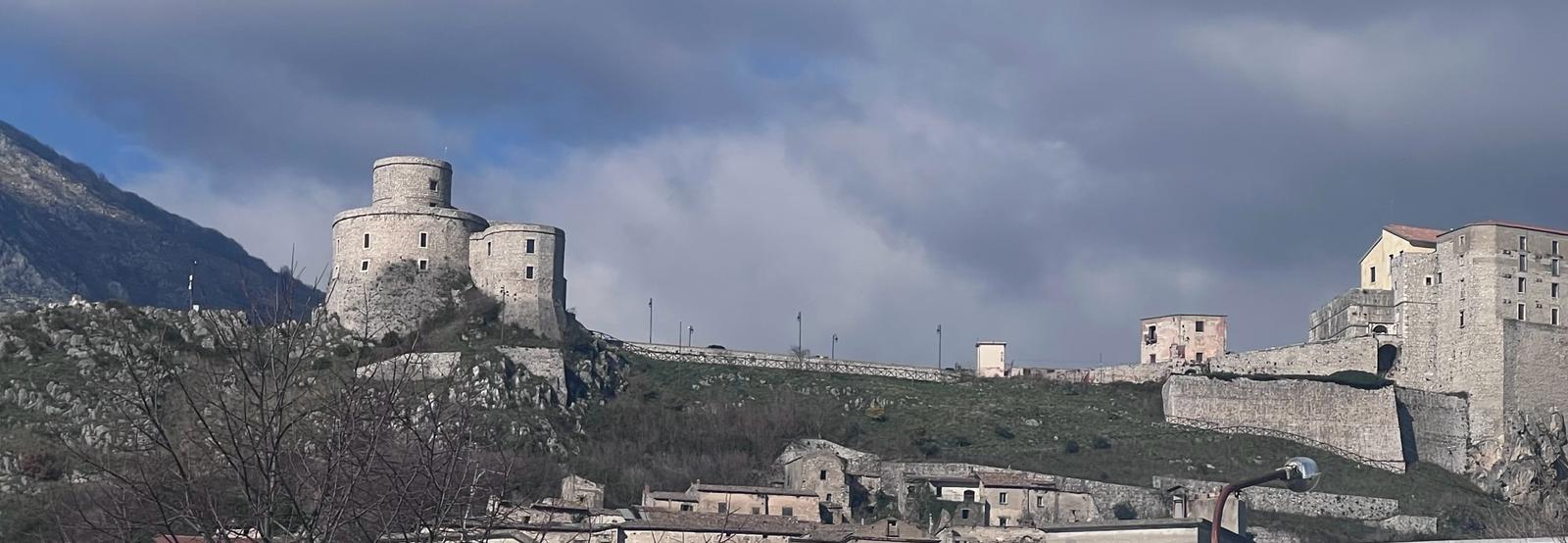 Montesarchio, domani scuole chiuse, verifiche tecniche sugli edifici scolastici: nessun danno