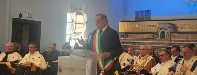 Unisannio, il sindaco Mastella: “Ai giovani dico di non adagiarsi mai, spopolamento al Sud rischia di aggravarsi con l’autonomia differenziata”