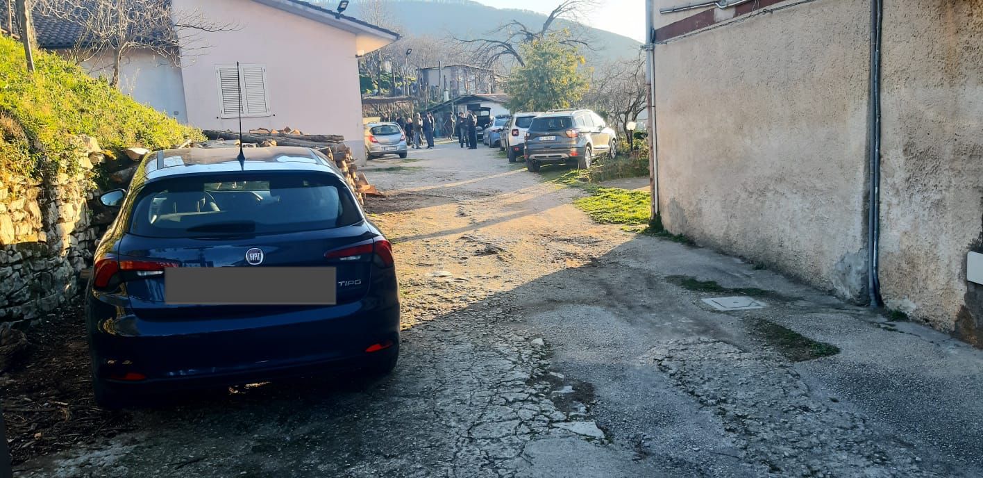 Avellino, 63enne uccide la figlia e poi si suicida