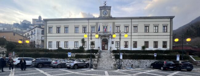 Mercogliano, la minoranza contro i rincari idrici: “Il Sindaco D’Alessio torni sui suoi passi”