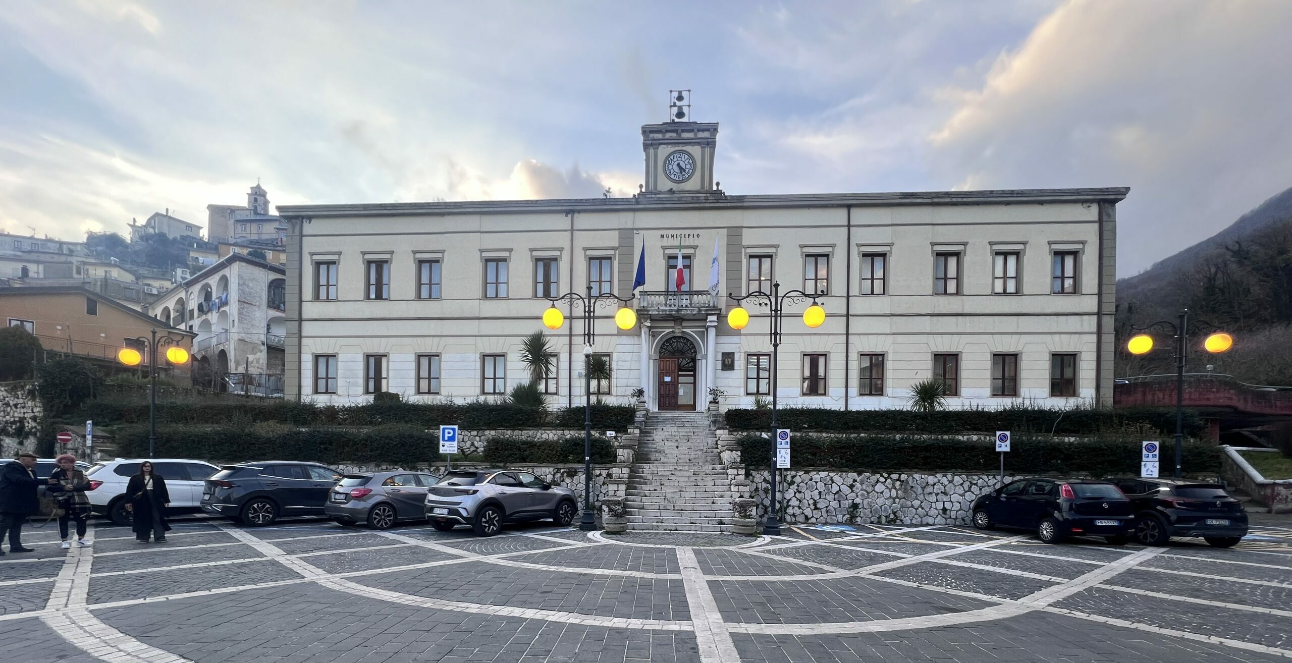 Mercogliano, la minoranza contro i rincari idrici: “Il Sindaco D’Alessio torni sui suoi passi”