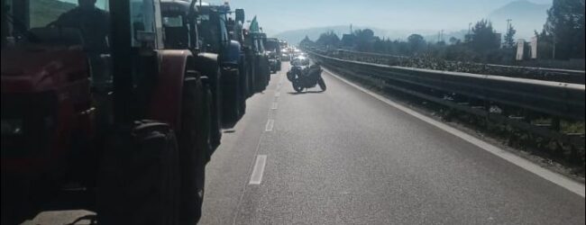 La marcia dei trattori..lenta e rumorosa