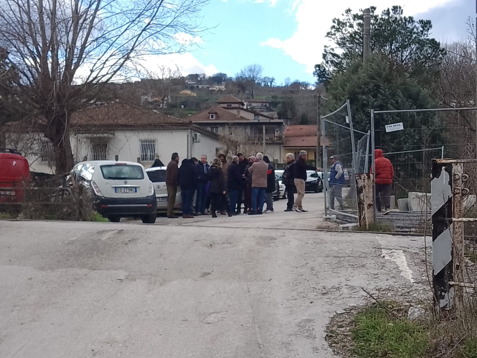 Contrada Monte Pino, la strada della rabbia. Domani vertice al comune