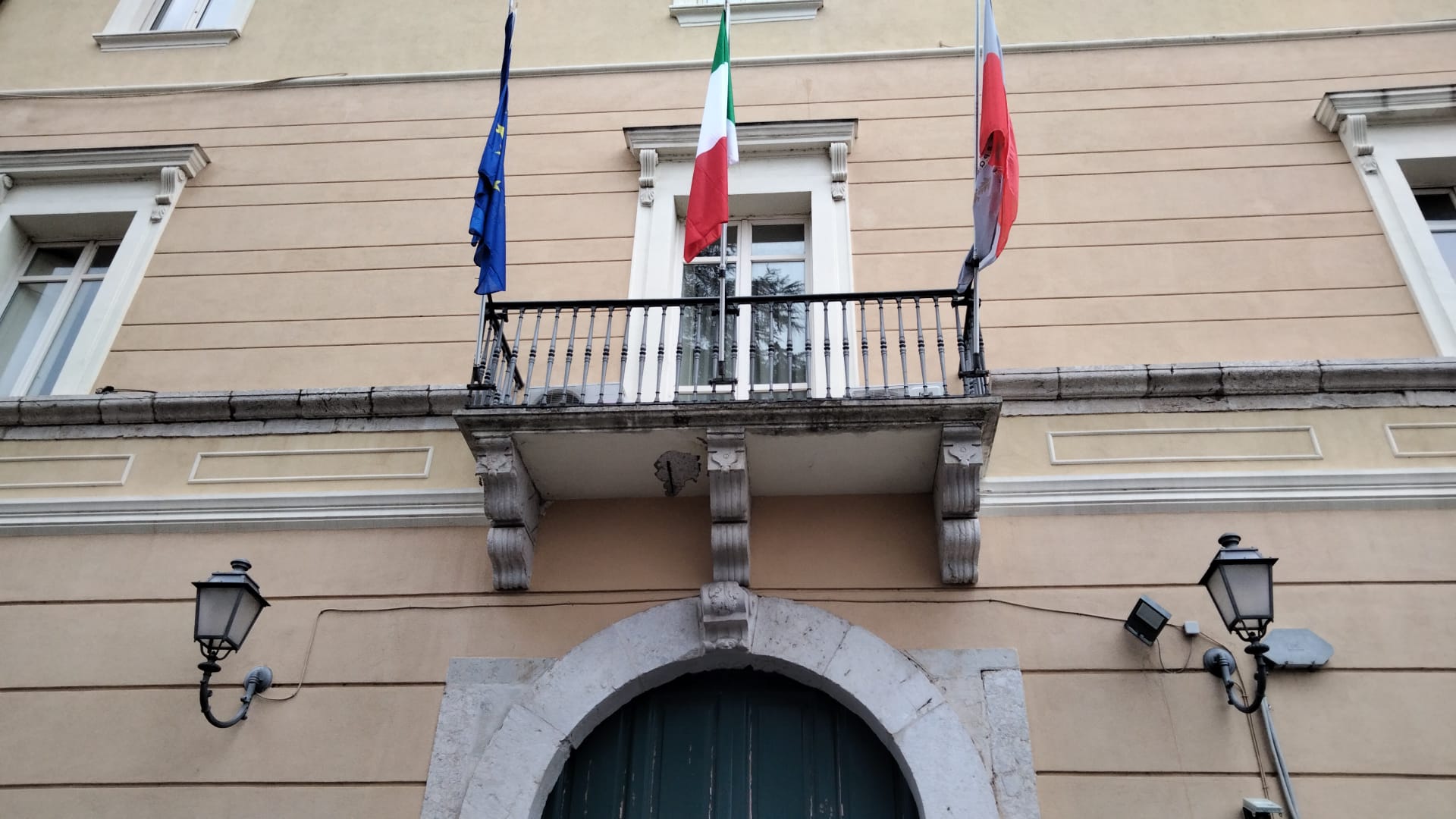 Comune di Benevento diffida la ditta esecutrice per difformità nella realizzazione della stazione di Ricarica veicoli elettrici a via Pietro Nenni